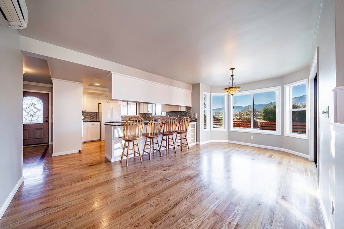 148 East Valley View Road Ashland, OR 97520 - Photo 10 of 43 10