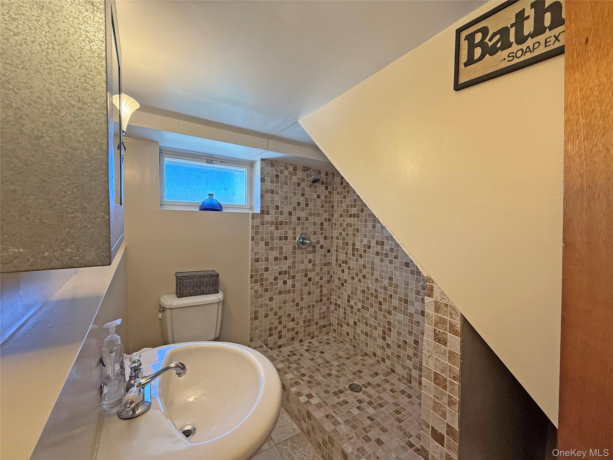 19 Cold Spring Court Southampton, NY 11968 - Photo 25 of 28