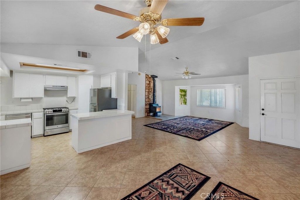 15155 Apache Road Apple Valley, CA 92307 - Photo 6 of 32