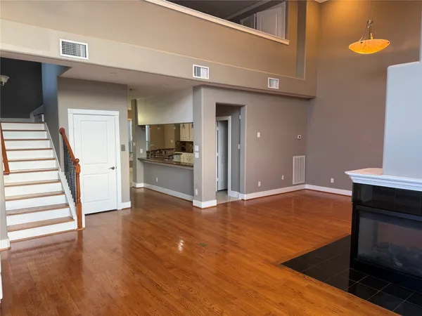 $4,500 | 332 Asbury Street, Houston, TX 77007