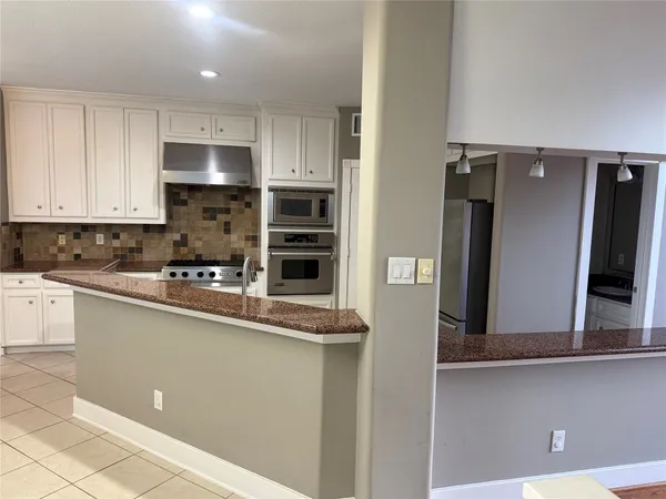 $4,700 | 332 Asbury Street, Houston, TX 77007