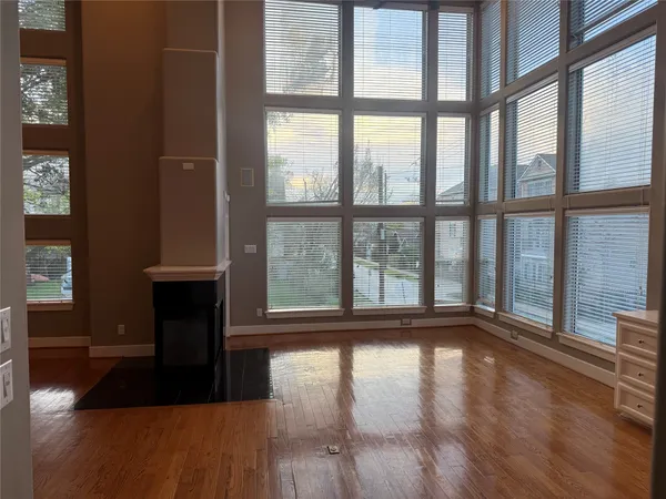 $4,500 | 332 Asbury Street, Houston, TX 77007