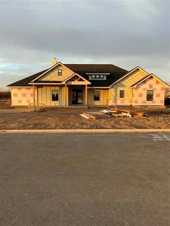 a view of front of house with yard