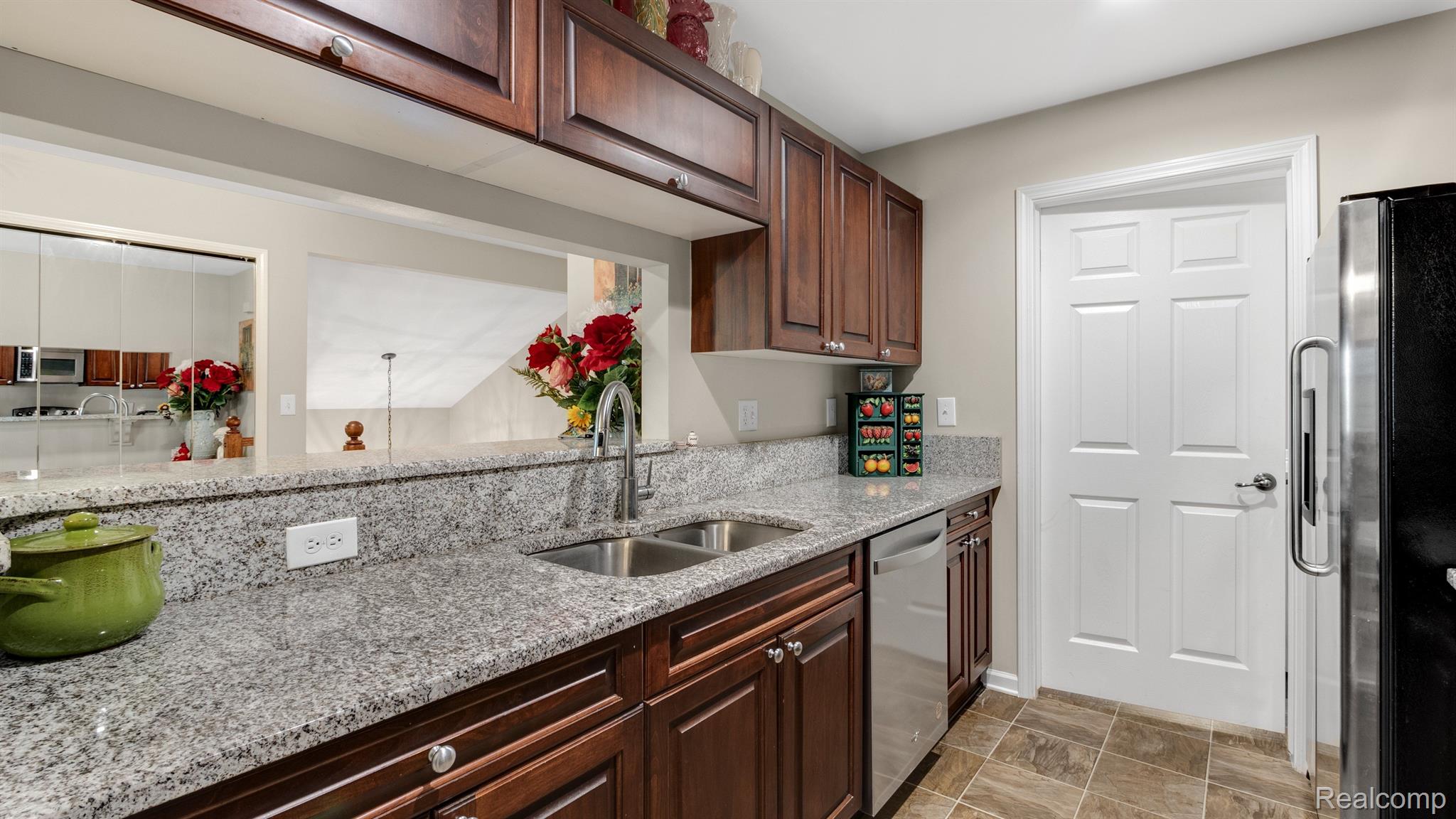 3378 Tremonte Circle Rochester, MI 48306 - Photo 3 of 36 Gallery Image 3