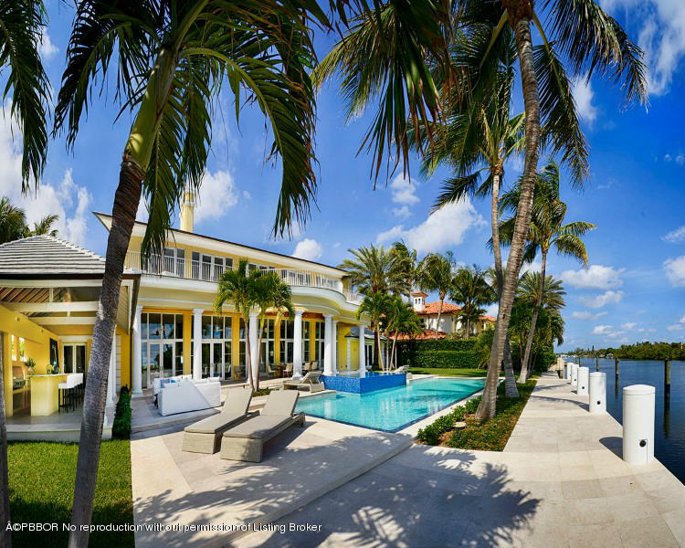 85 Curlew Road Manalapan, FL 33462 - Photo 25 of 30 a view of a park with a house in a patio