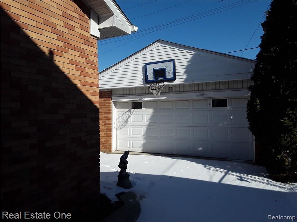 5410 Chase Road Dearborn, MI 48126 - Photo 3 of 20 20170203_141015.jpg