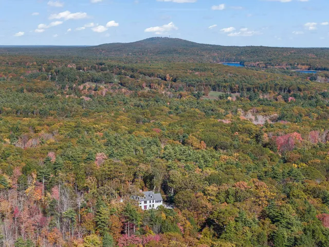 $1,200,000 | 3 Bhoireann Lane, York, ME 03909