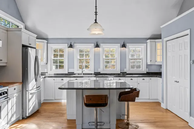 $1,200,000 | 3 Bhoireann Lane, York, ME 03909