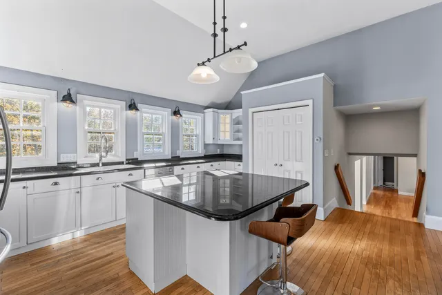 $1,200,000 | 3 Bhoireann Lane, York, ME 03909