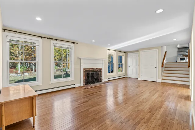 $1,200,000 | 3 Bhoireann Lane, York, ME 03909