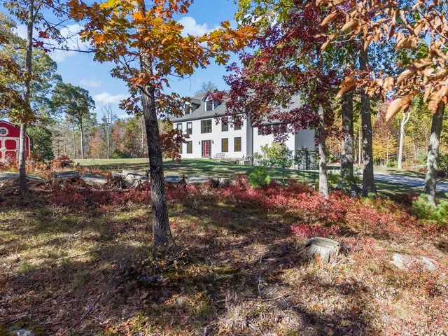 $1,200,000 | 3 Bhoireann Lane, York, ME 03909