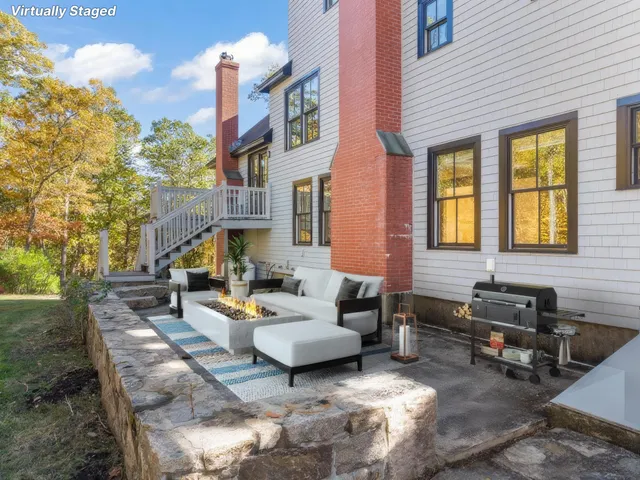 $1,200,000 | 3 Bhoireann Lane, York, ME 03909