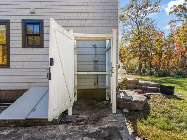 $1,200,000 | 3 Bhoireann Lane, York, ME 03909