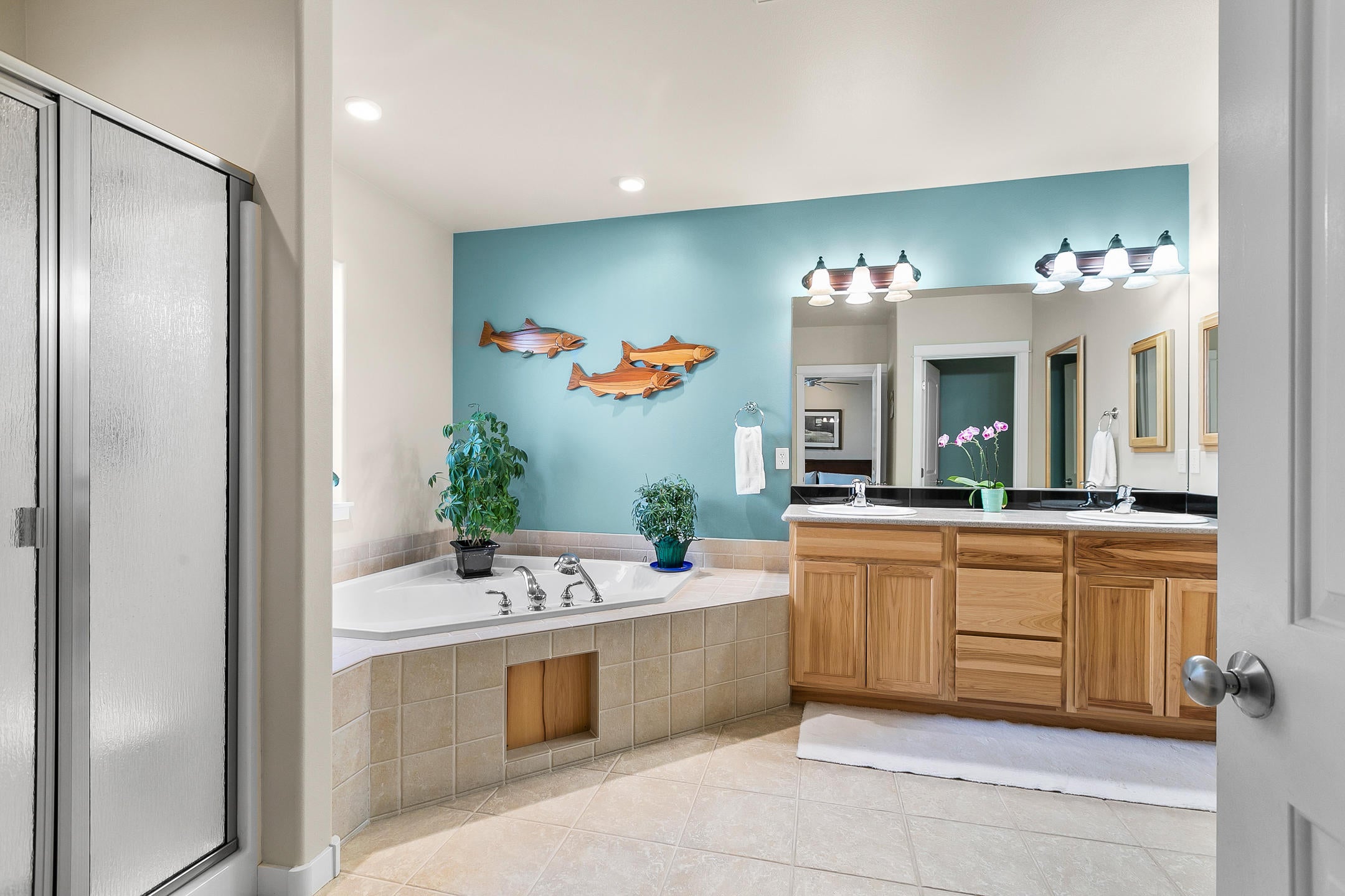 20783 Barton Crossing Way Bend, OR 97701 - Photo 15 of 37 . Pamper yourself in the large ensuite as you ease the stress of the day in the soaking tub