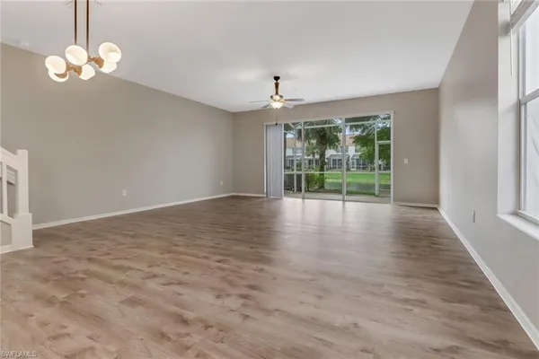 $2,695 | 815 Hampton Circle, Unit 143, Naples, FL 34105