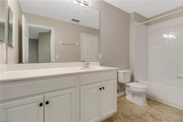 $2,695 | 815 Hampton Circle, Unit 143, Naples, FL 34105