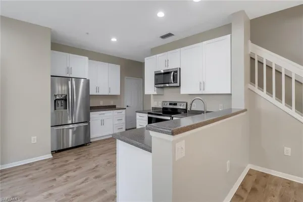 $2,695 | 815 Hampton Circle, Unit 143, Naples, FL 34105