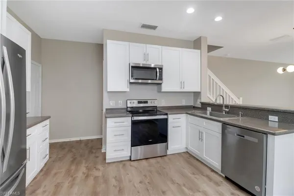 $2,695 | 815 Hampton Circle, Unit 143, Naples, FL 34105