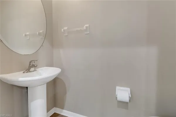 $2,695 | 815 Hampton Circle, Unit 143, Naples, FL 34105