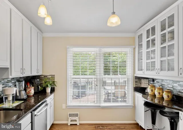 $715,000 | 13515 King Charles Drive, Chantilly, VA 20151