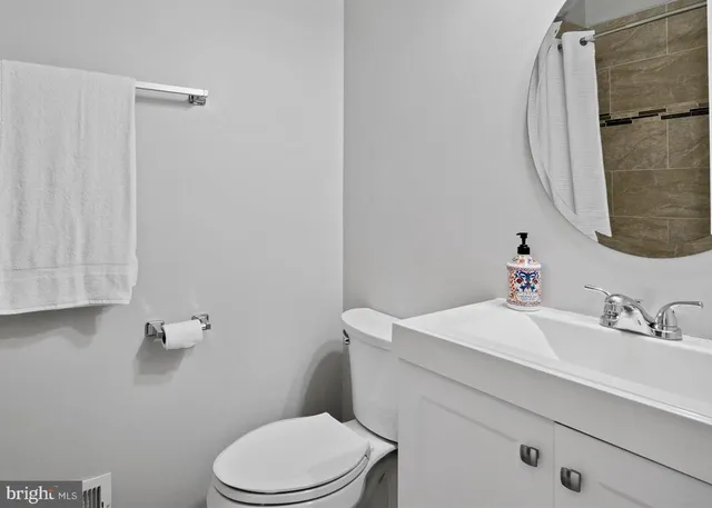 $715,000 | 13515 King Charles Drive, Chantilly, VA 20151