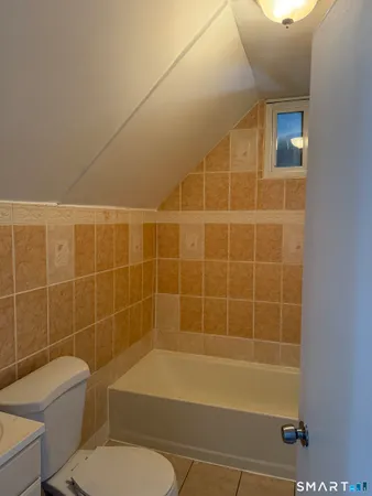 $2,400 | 165 Adelaide Street, Hartford, CT 06114