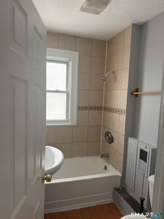 $2,400 | 165 Adelaide Street, Hartford, CT 06114