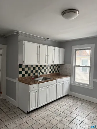 $2,400 | 165 Adelaide Street, Hartford, CT 06114