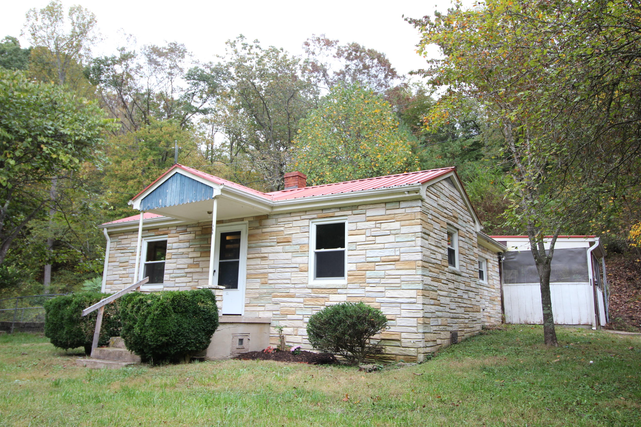 7344 Mt Chestnut Road Roanoke, VA 24018 - Photo 2 of 20 Side