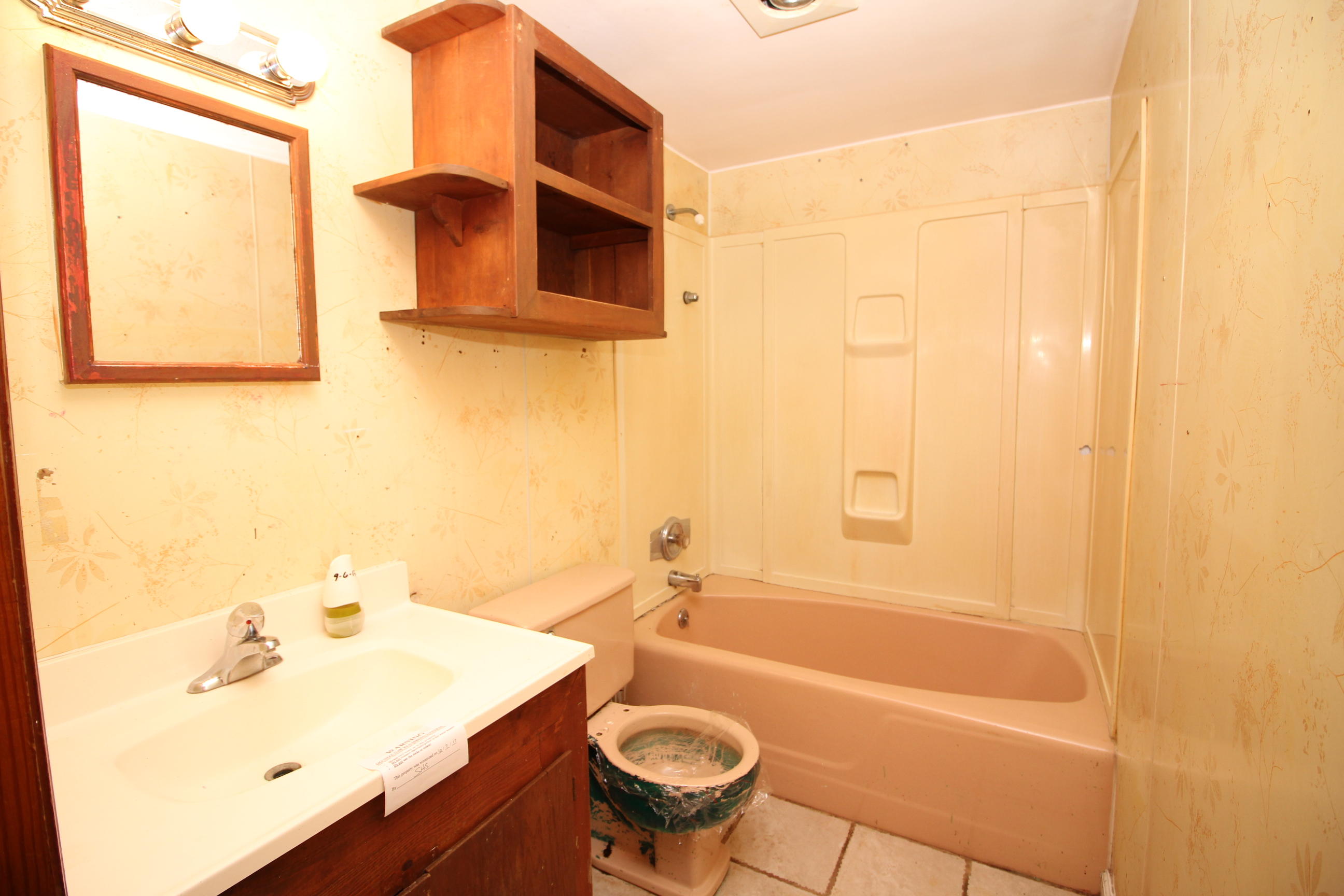 7344 Mt Chestnut Road Roanoke, VA 24018 - Photo 16 of 20 Bath