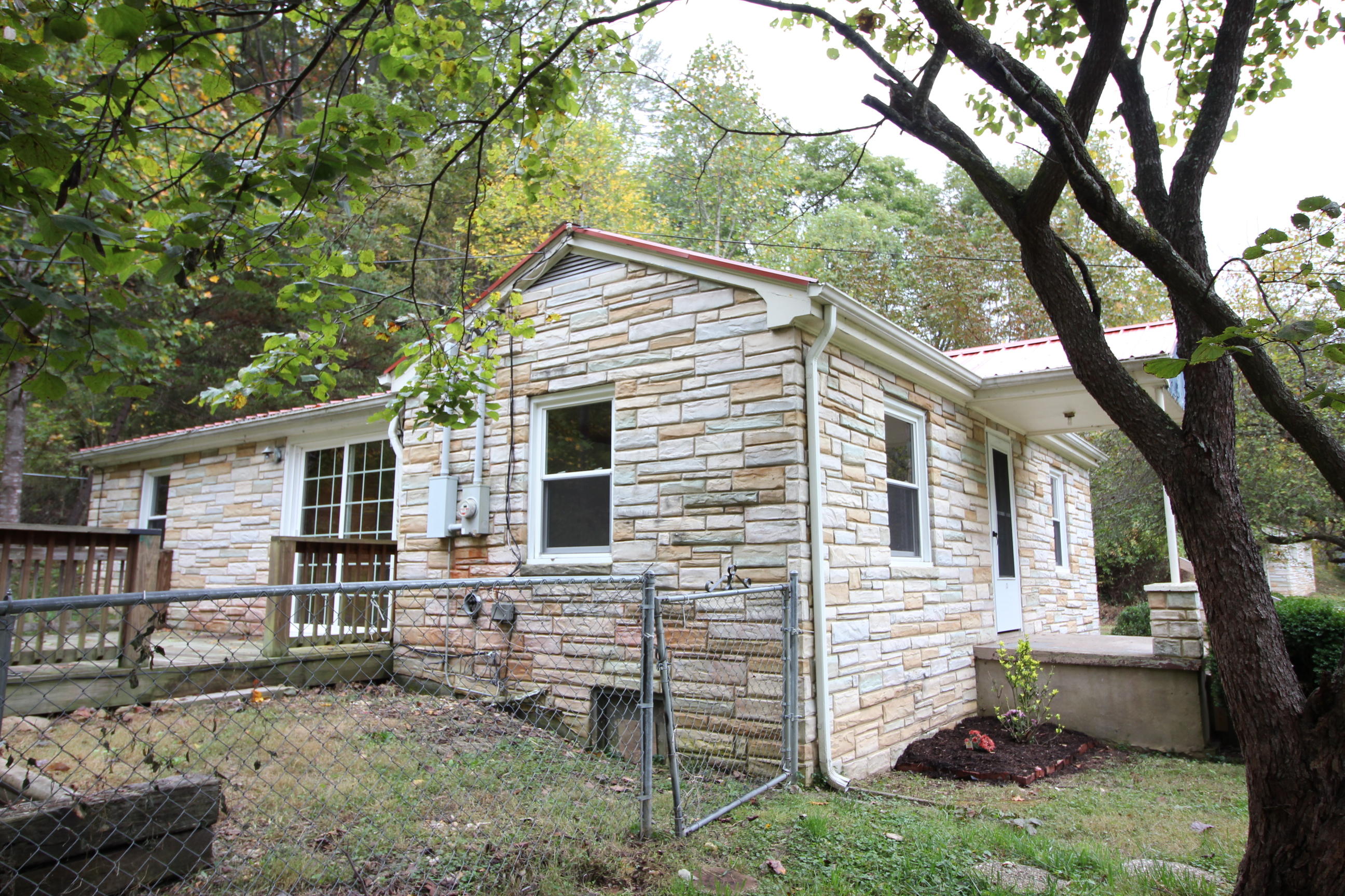 7344 Mt Chestnut Road Roanoke, VA 24018 - Photo 4 of 20 Side
