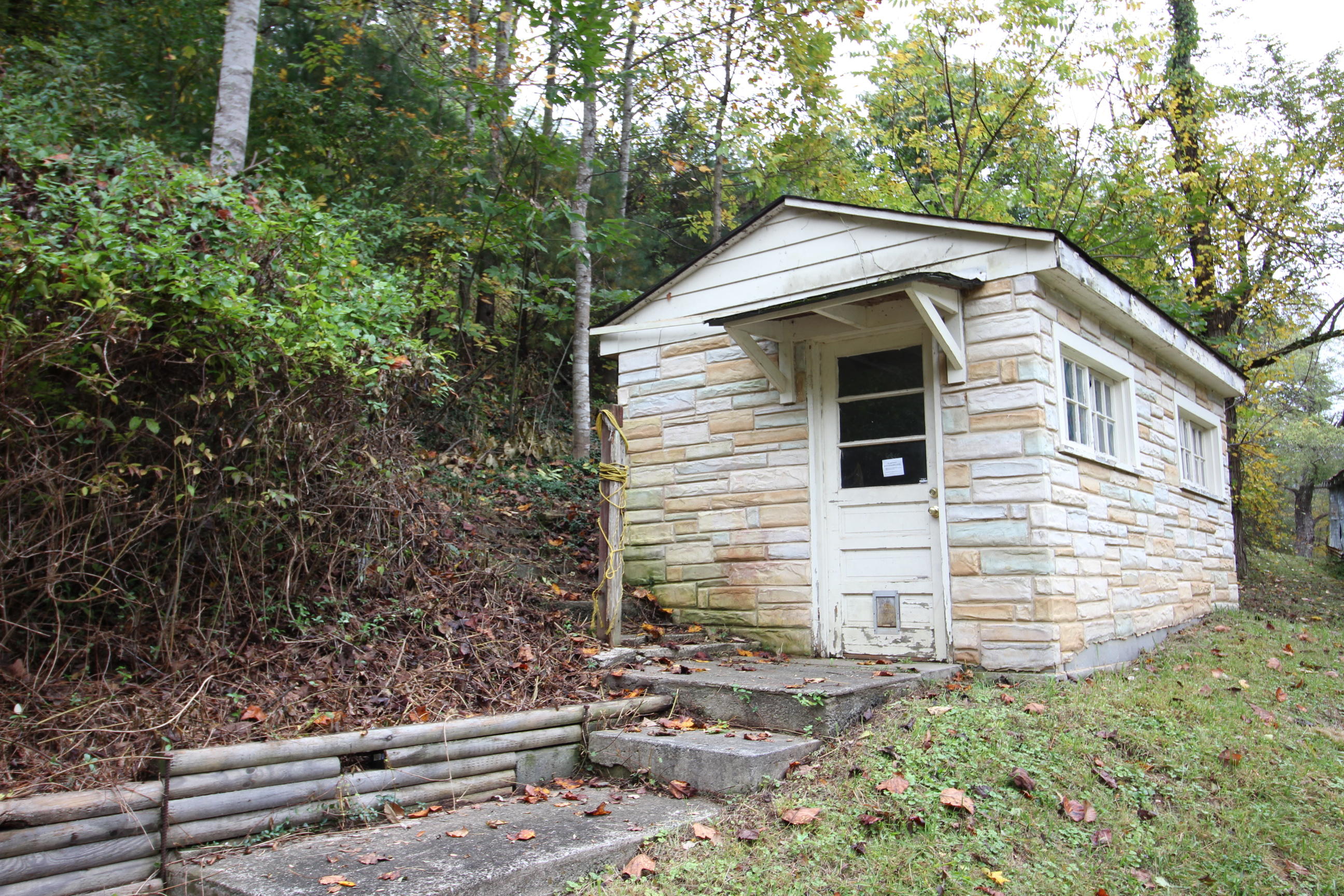 7344 Mt Chestnut Road Roanoke, VA 24018 - Photo 9 of 20 Storage