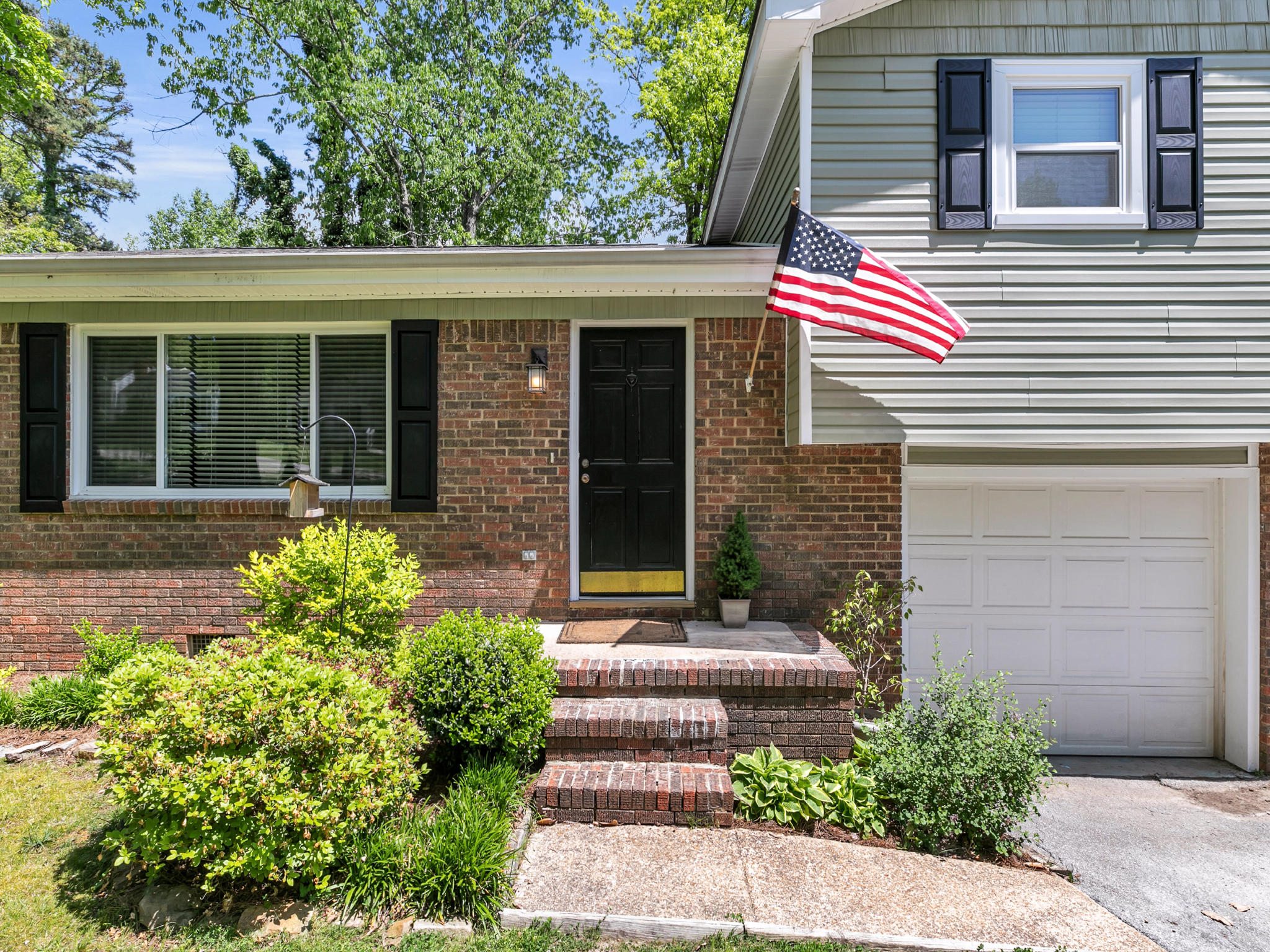 1006 Signal Road Signal Mountain, TN 37377 - Photo 2 of 23 Exterior