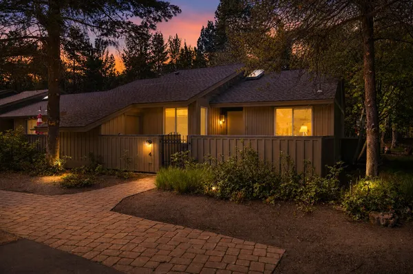 $650,000 | 57335 Lake Aspen Court, Unit 4, Sunriver, OR 97707