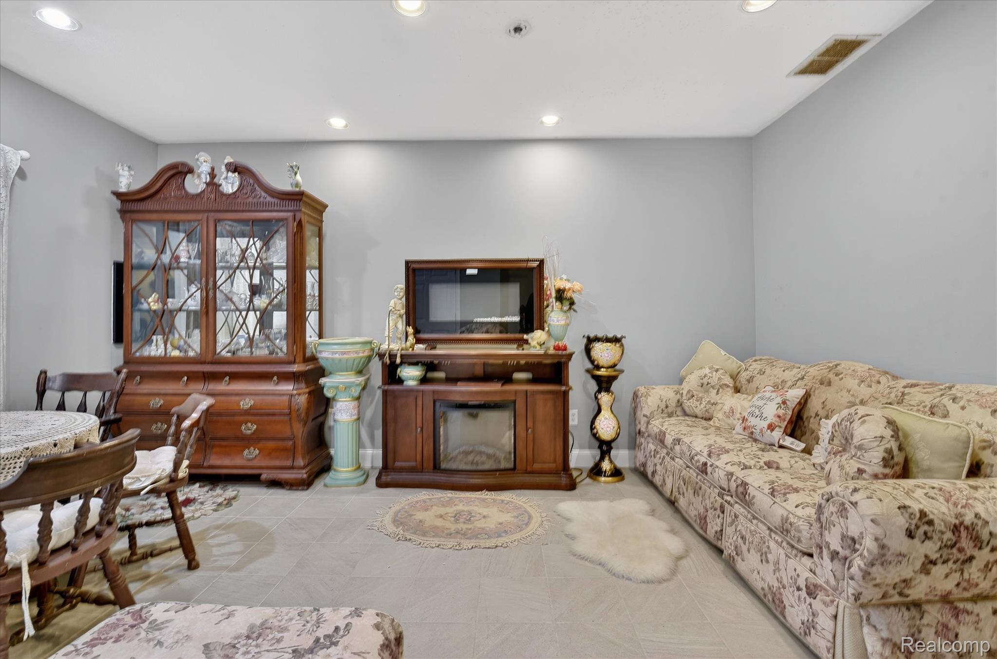 6198 Brancheau Road Newport, MI 48166 - Photo 42 of 47 35-6198-Brancheau-St-WindowStill-Photography.jpg