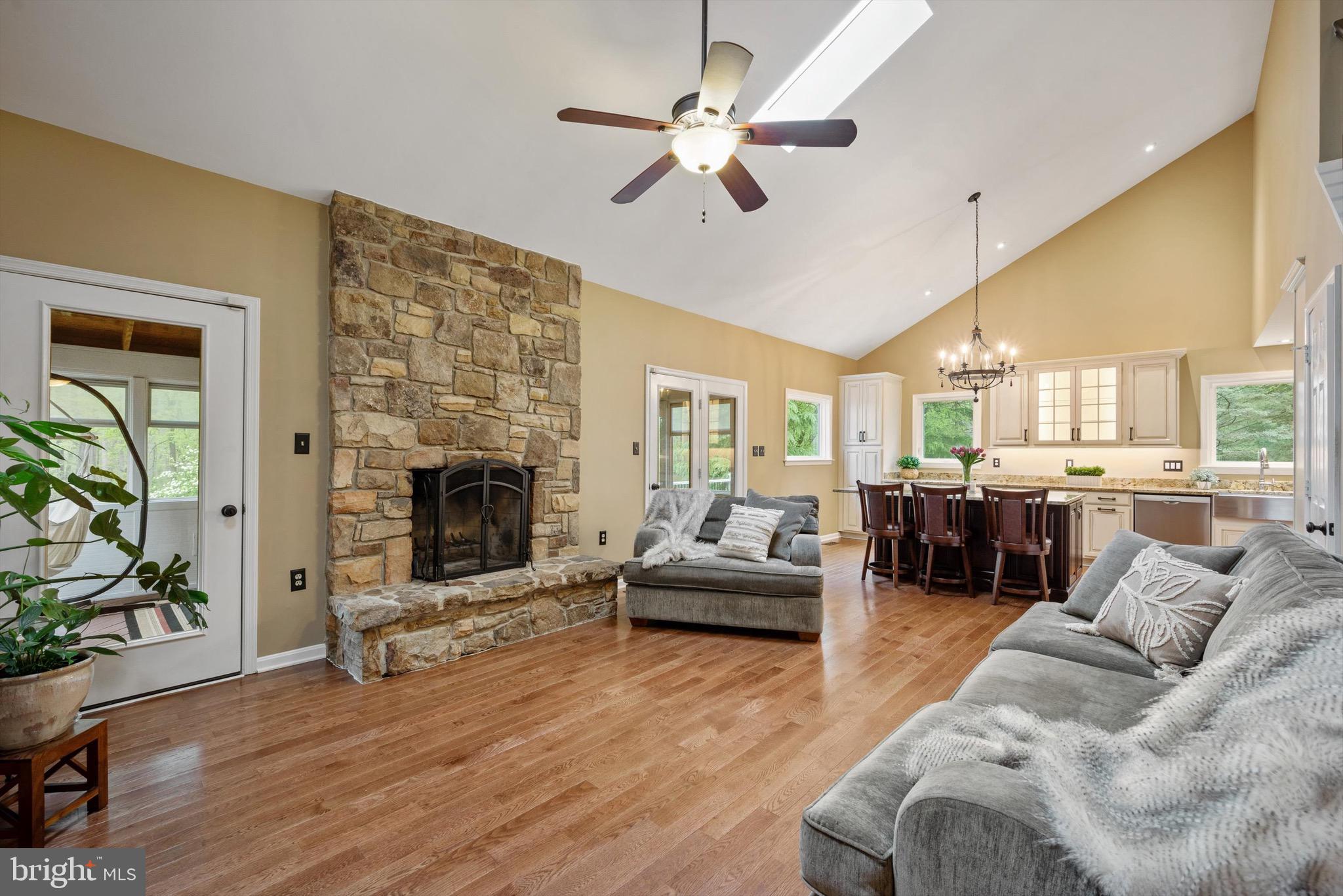 36306 Osburn Road Purcellville, VA 20132 - Photo 7 of 71 Family room