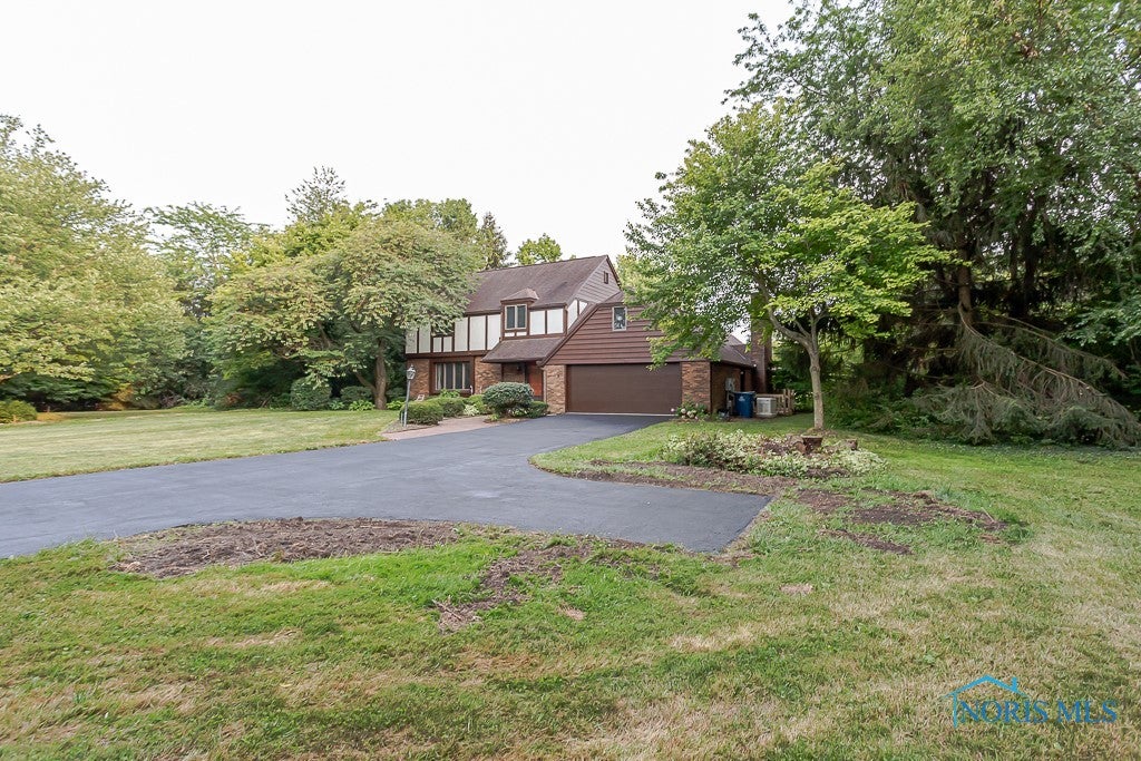 15885 Five Point Road Perrysburg, OH 43551 - Photo 2 of 50 Freshly sealed driveway