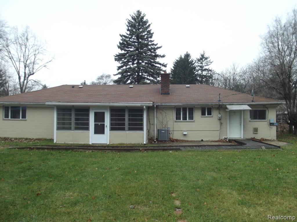 22318 Berg Road Southfield, MI 48033 - Photo 2 of 14