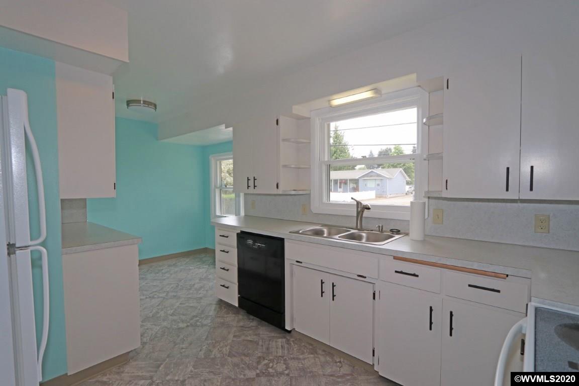 4853 Sunnyview Road Northeast Salem, OR 97305 - Photo 10 of 35