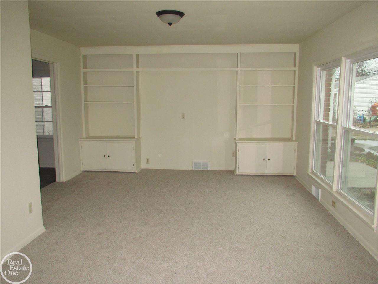 1323 Hampton Road Grosse Pointe Woods, MI 48236 - Photo 34 of 40