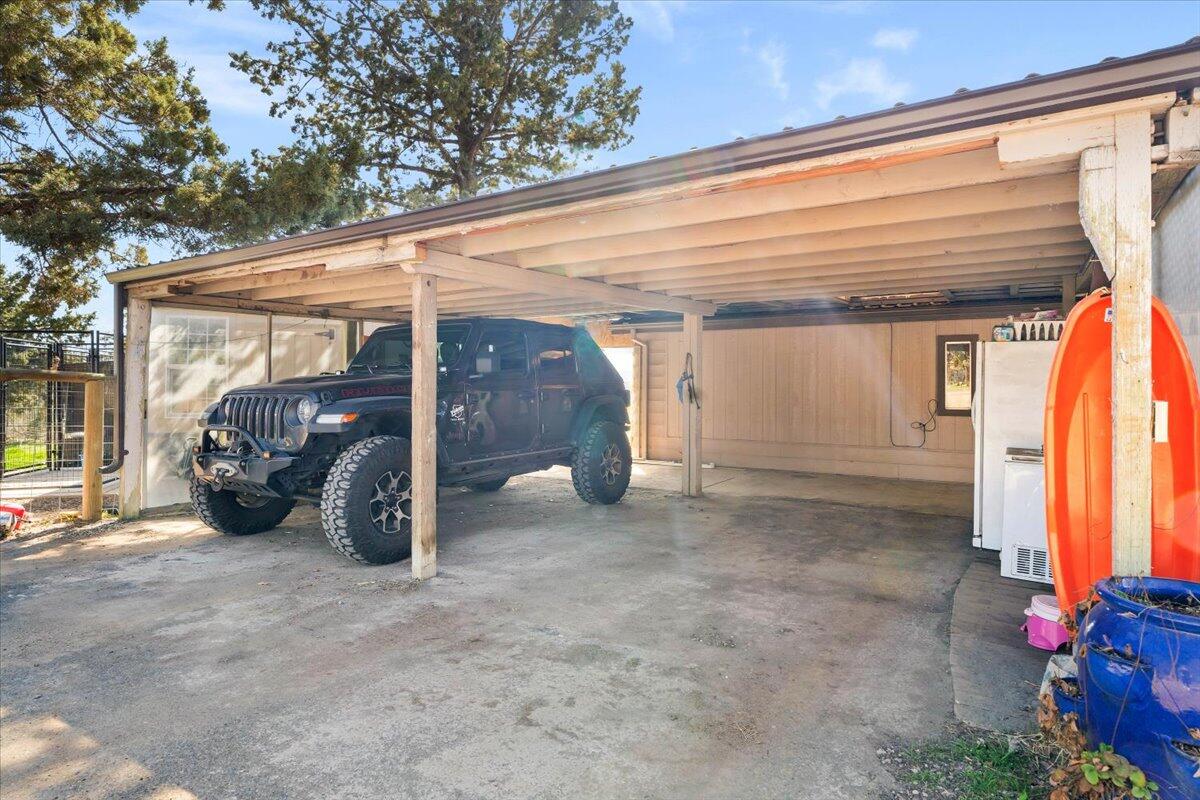 16702 Southwest Steelhead Road Terrebonne, OR 97760 - Photo 31 of 47 36-Car Port