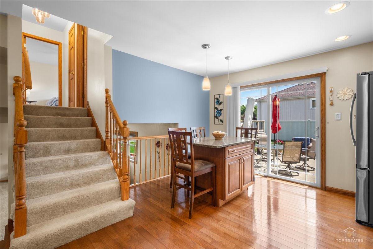 8124 Nottingham Road Tinley Park, IL 60477 - Photo 13 of 33 a view of a livingroom with furniture and hardwood floor