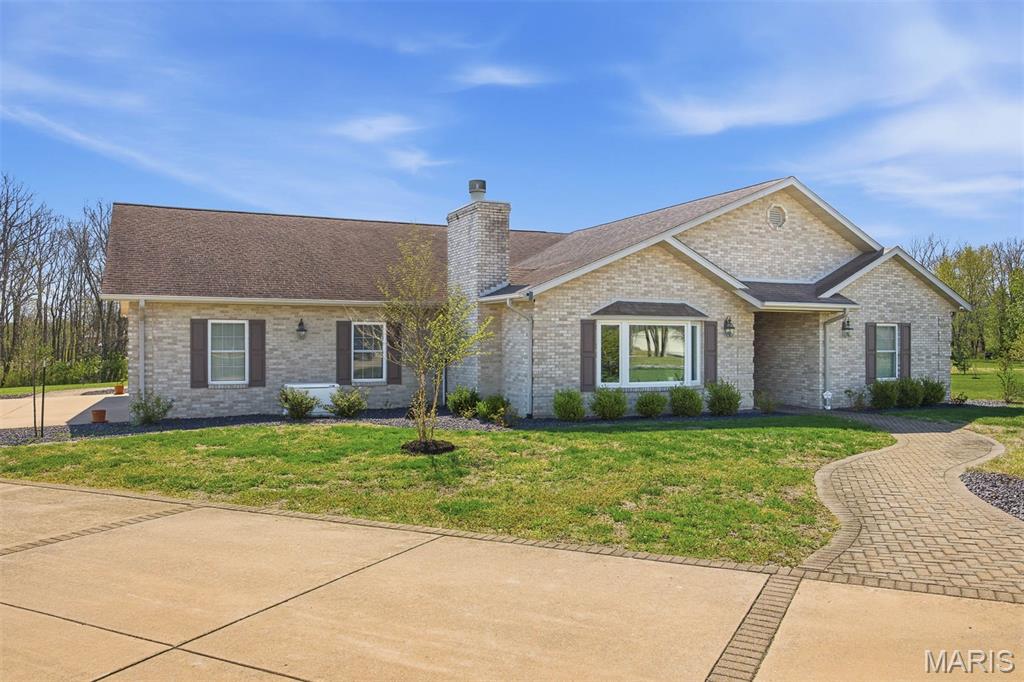 2032 Bluebird Lane Highland, IL 62249 - Photo 2 of 62