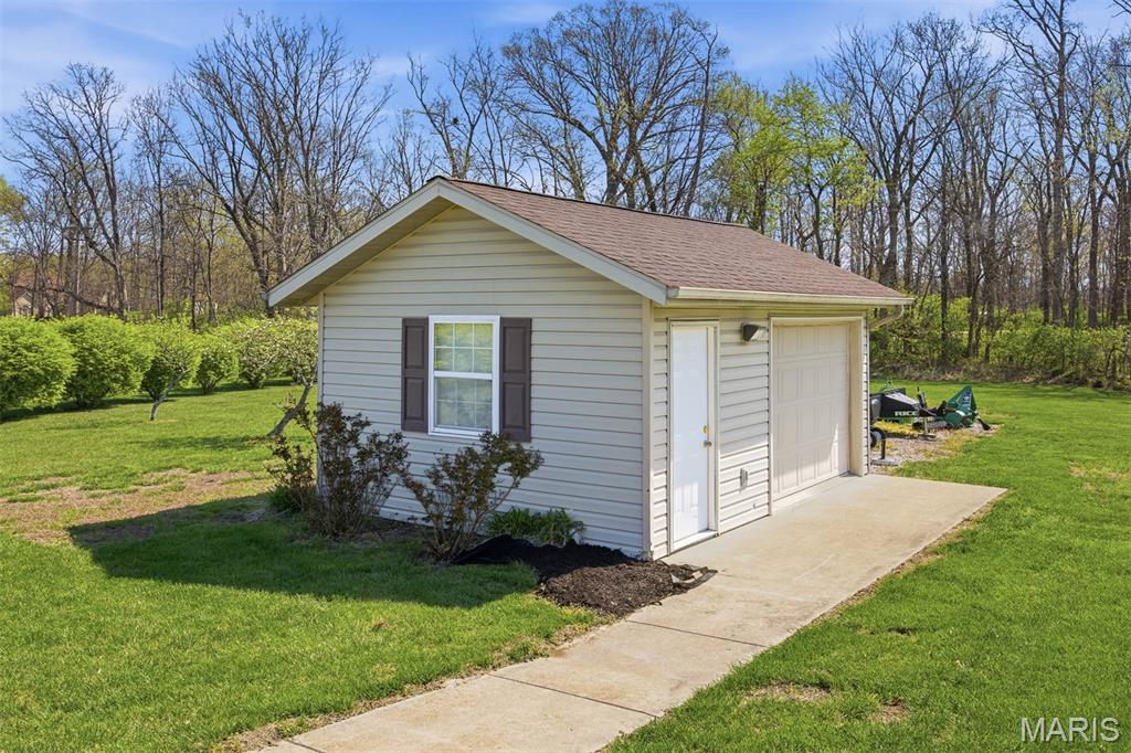 2032 Bluebird Lane Highland, IL 62249 - Photo 37 of 62