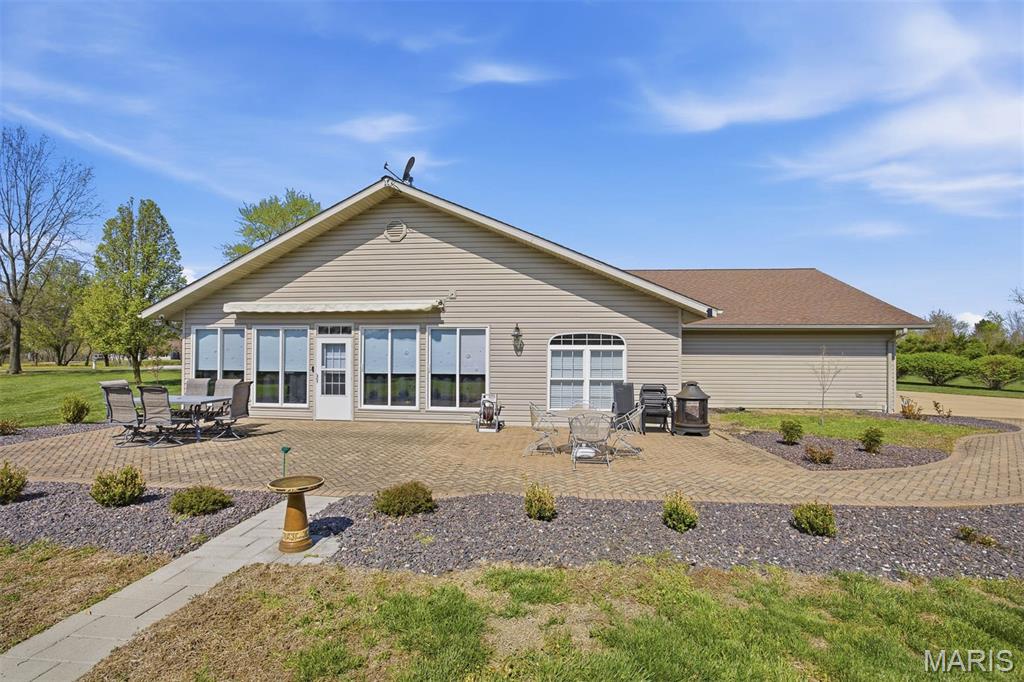 2032 Bluebird Lane Highland, IL 62249 - Photo 39 of 62