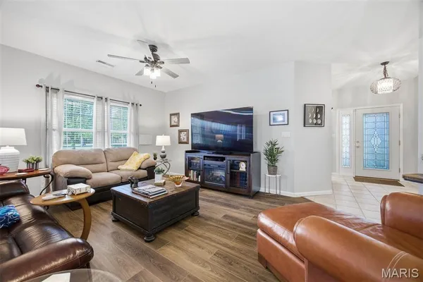 $435,000 | 2032 Bluebird Lane, Highland, IL 62249