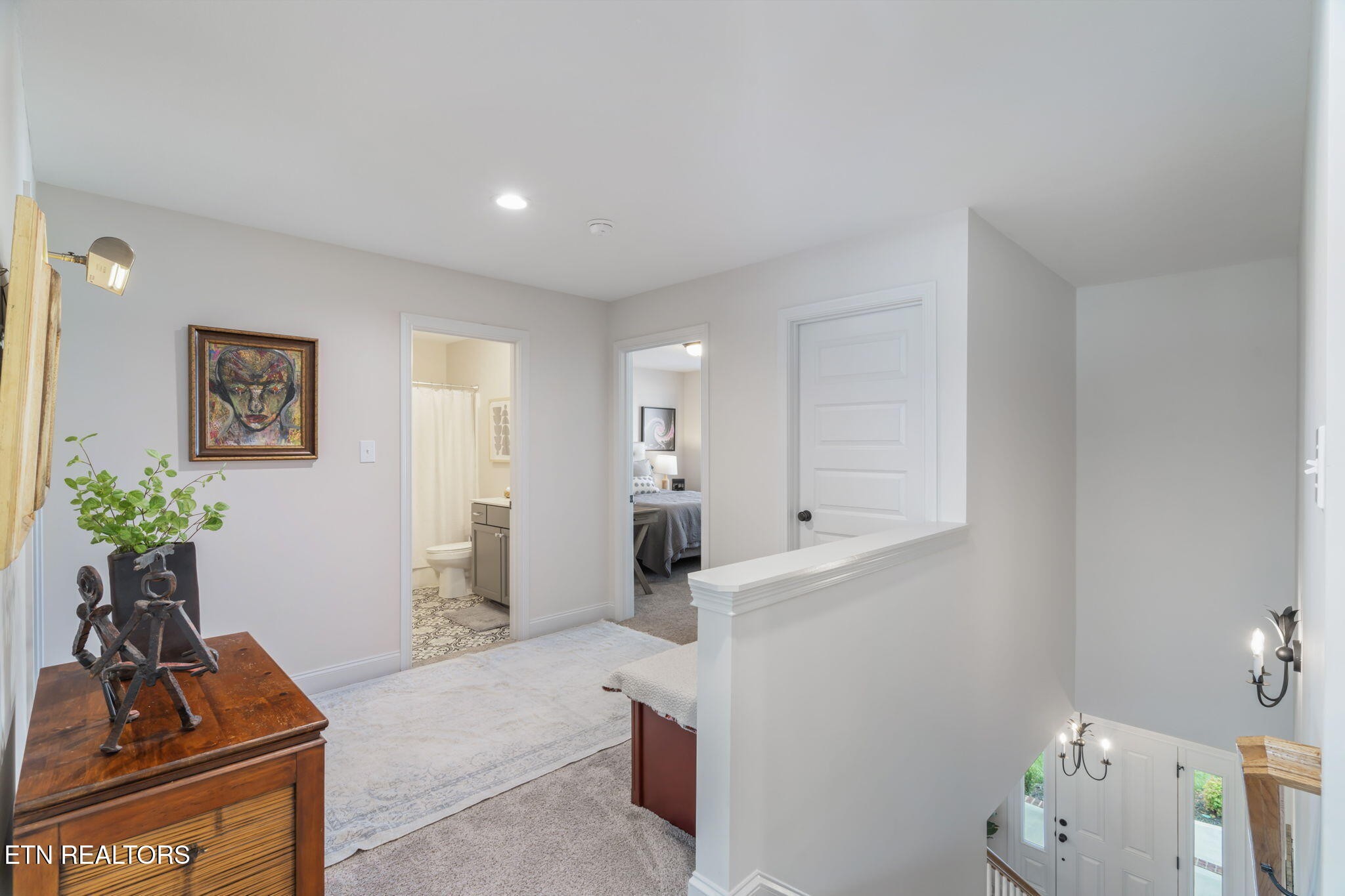1146 Madison Oaks Road Knoxville, TN 37924 - Photo 22 of 48 a living room with furniture and flowers