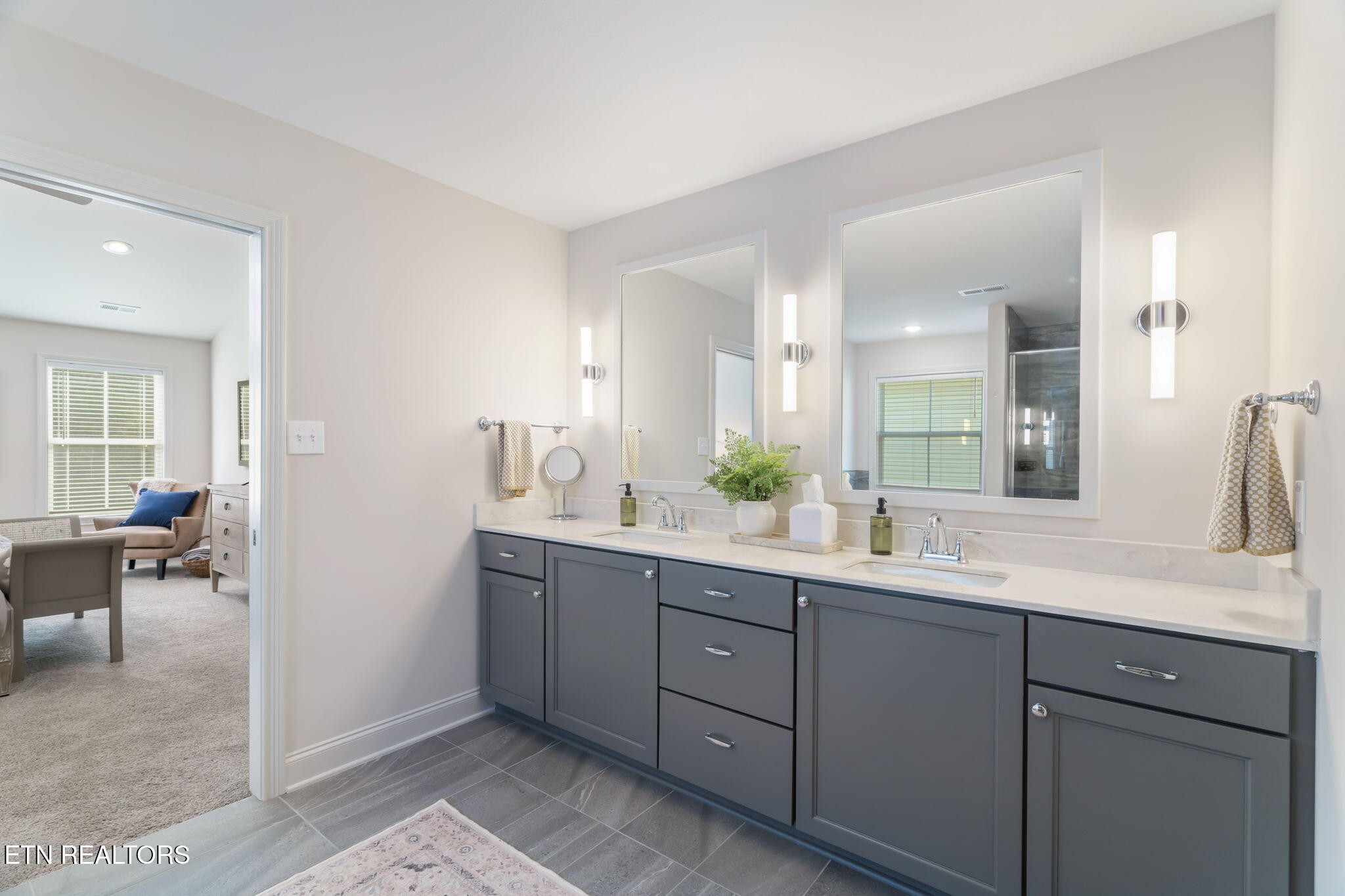 1146 Madison Oaks Road Knoxville, TN 37924 - Photo 25 of 48 a en suite bathroom with double sink and a mirror