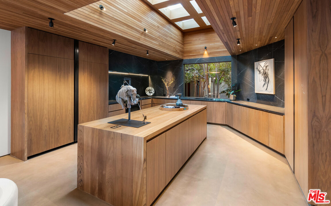 960 North Alpine Drive Beverly Hills, CA 90210 - Photo 16 of 33