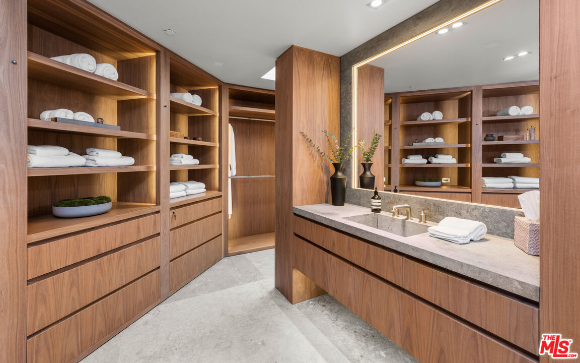 960 North Alpine Drive Beverly Hills, CA 90210 - Photo 22 of 33